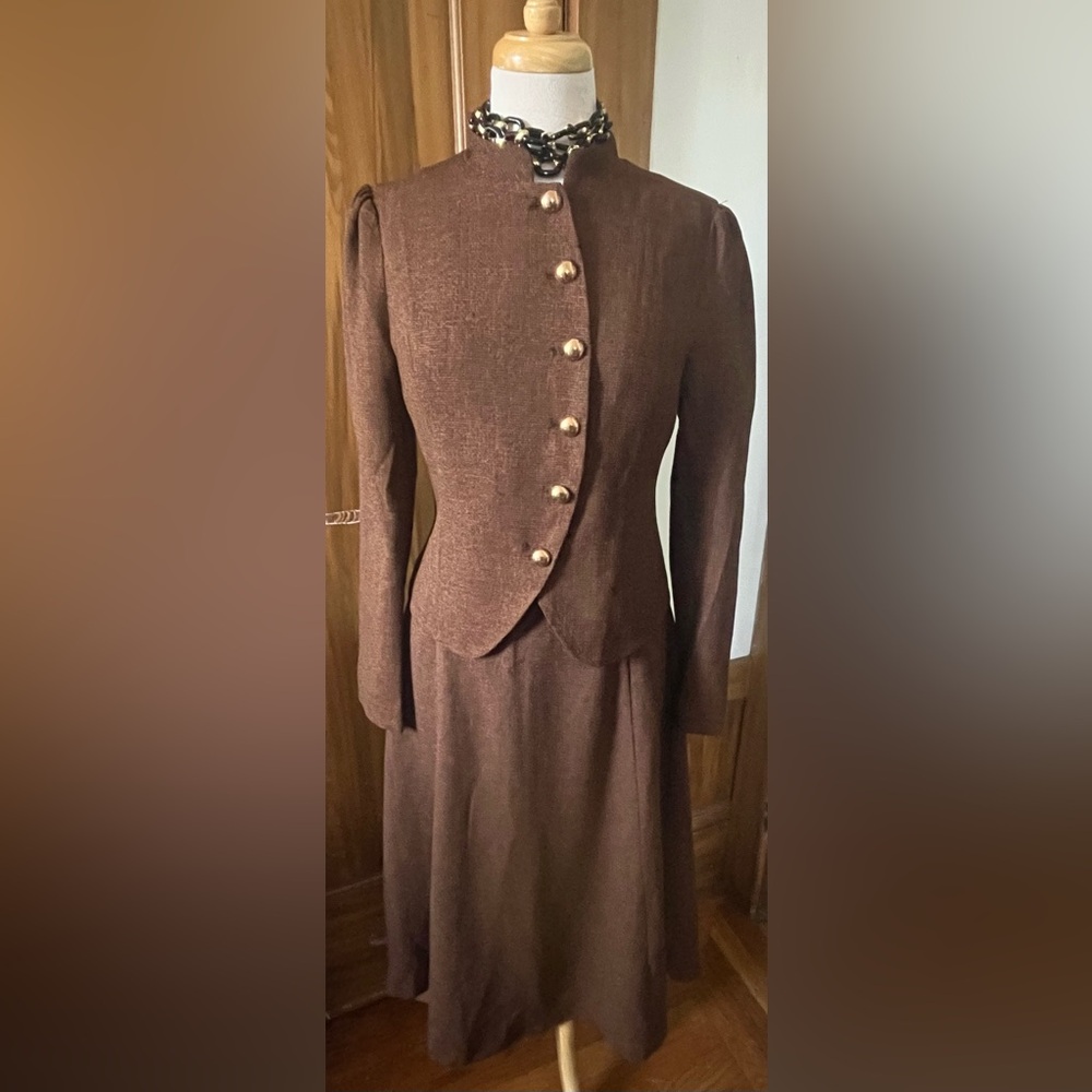 RIHOAS Brown Tweed Suit with Gold Buttons - Picture 7 of 16